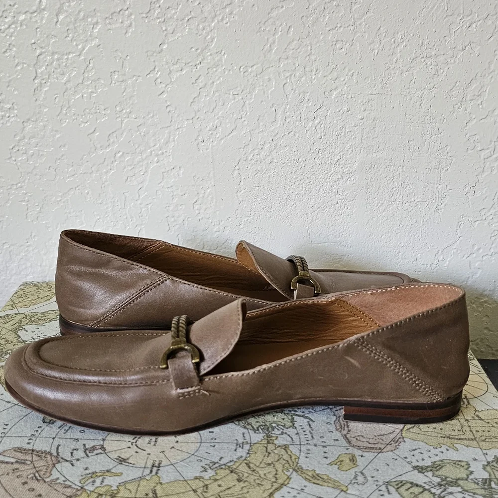 Patricia Nash soft leather chained brown loafers size 8‎